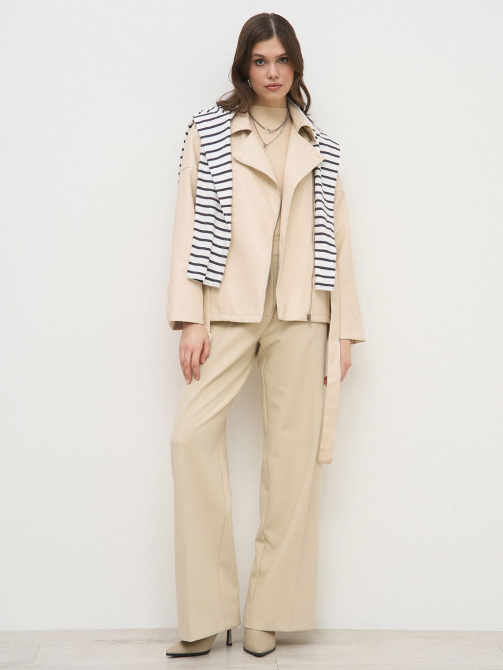 КОЖАНАЯ КУРТКА ЖЕНСКАЯ, КРЕМОВАЯ