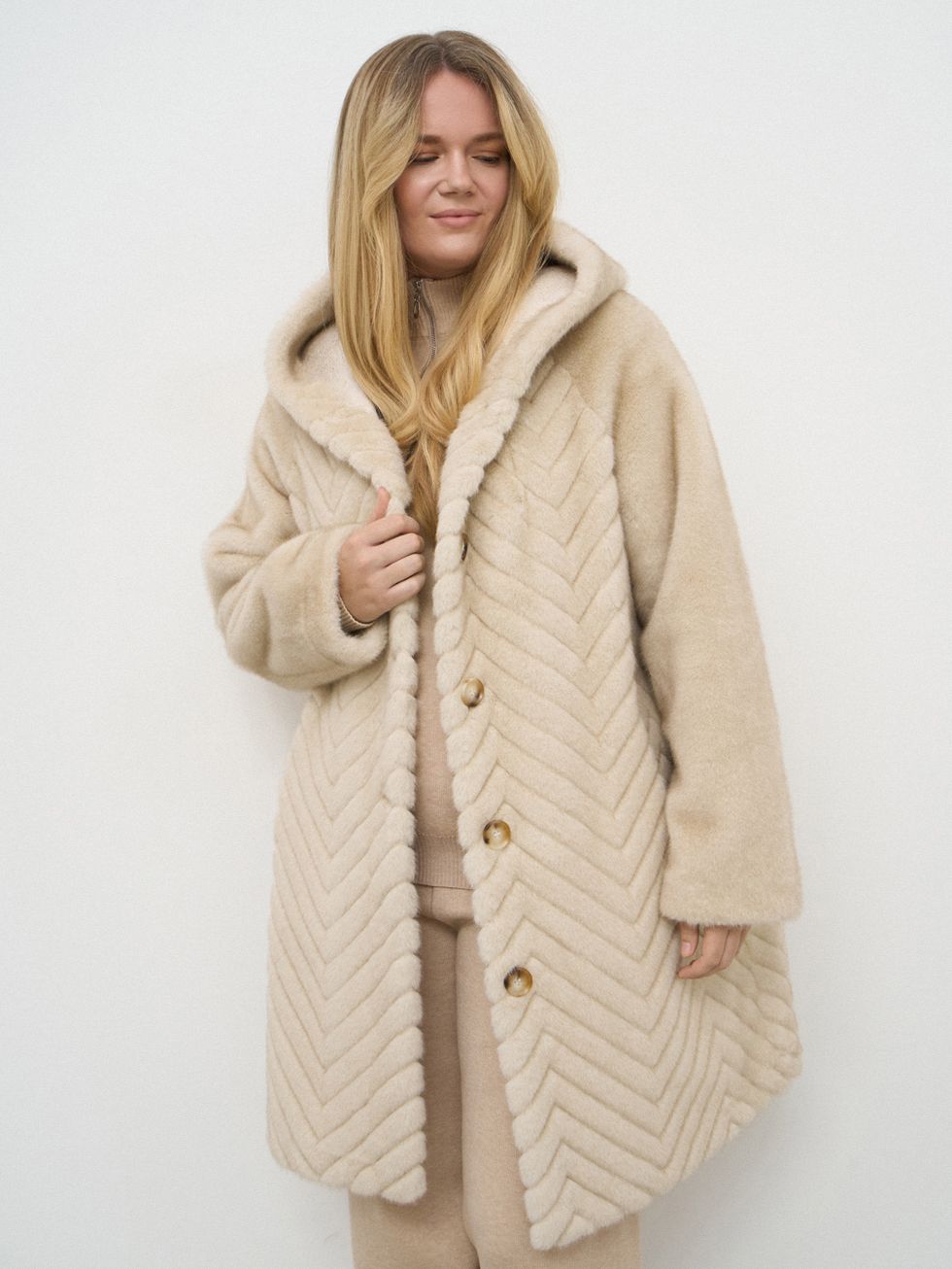 ШУБА КРЕМОВАЯ, ЭКО-МЕХ