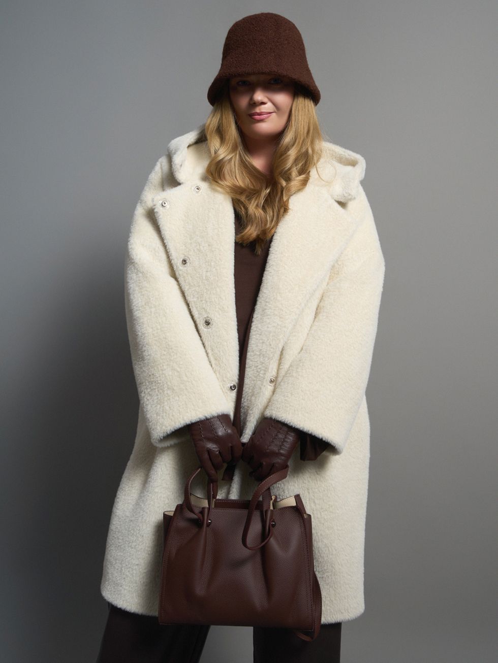 ШУБА КРЕМОВАЯ, ШЕРСТЬ И ПОЛИЭСТЕР