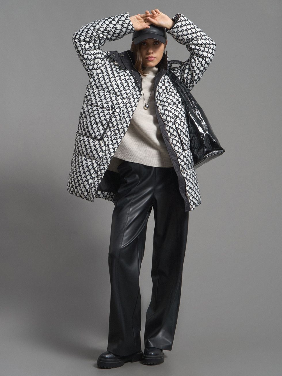 ПУХОВИК ЖЕНСКИЙ, БЕЛЫЙ/ЧЕРНЫЙ